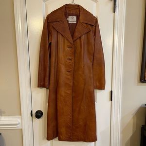 Stunning vintage sz 11/12 cognac leather coat by Georgetown Leather Design